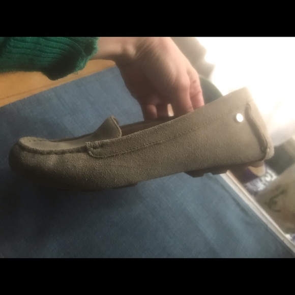 Like new! UGG Loafers - Picture 4 of 6